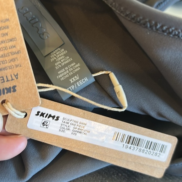 BNWT SKIMS SHAPING SWIM TANK ONE  PIECE - Picture 7 of 10